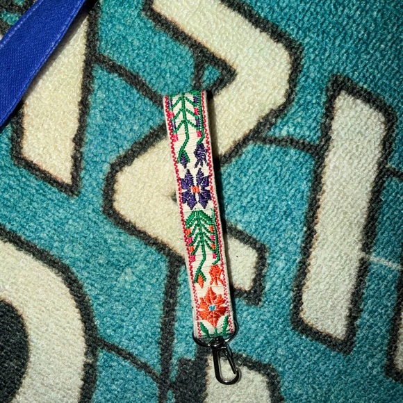 Floral Embroidered Keychain - Picture 1 of 2